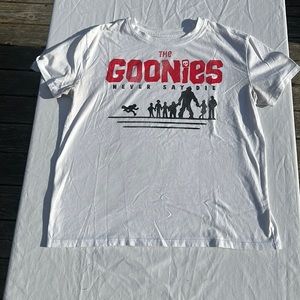 The Goonies “never say die” graphic tee White size small